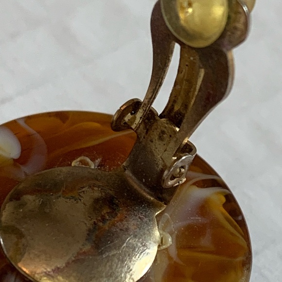 Vintage Brown and White Swirl Lucite Plastic Clip On Earrings Domed Shapped - Picture 7 of 11